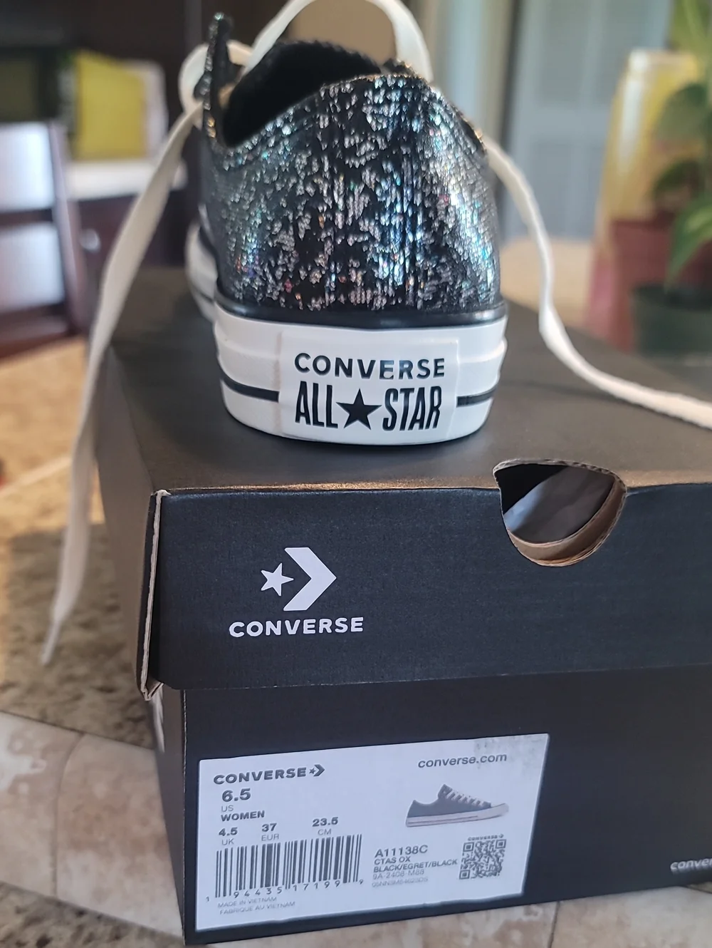 Converse  6.5 Glitter Low Top Sneakers in Black and White